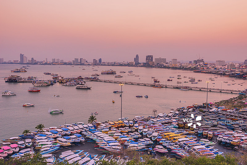 芭堤雅市与快艇码头景色图片素材