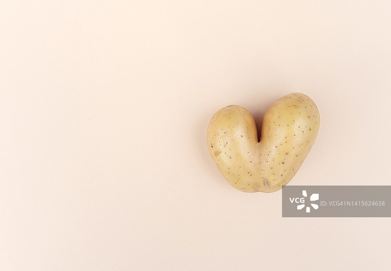 形状不规则的心形土豆图片素材