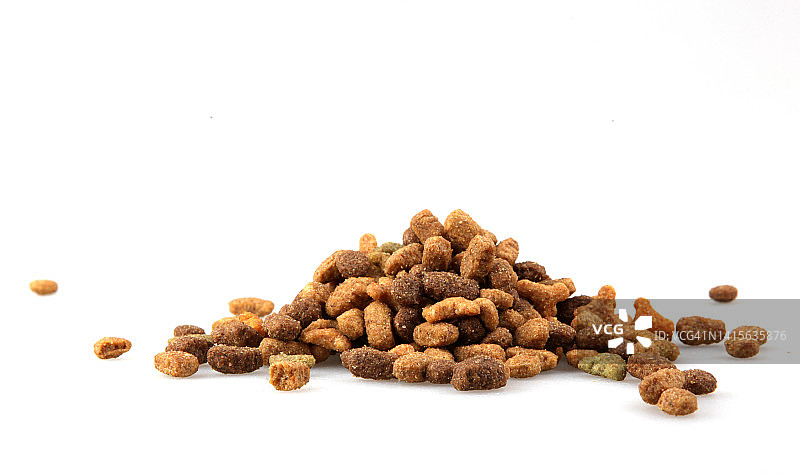 白色背景下的干宠物食品图片素材