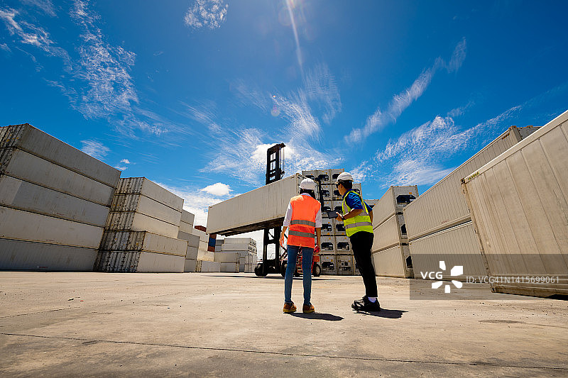 稳步发展图片素材