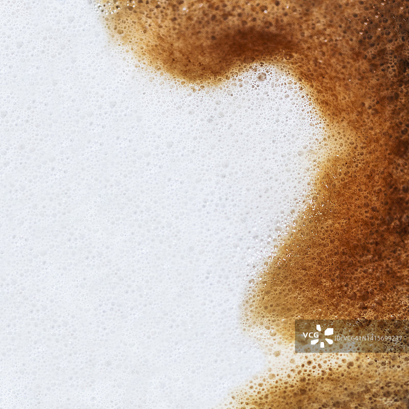 一杯新鲜牛奶咖啡的背景特写图片素材