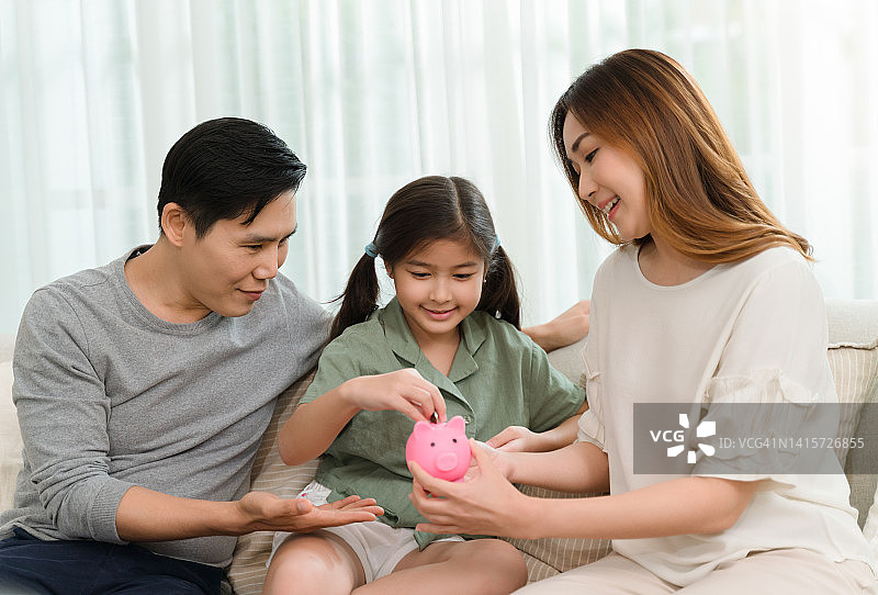 幸福家庭存钱理财教育图片素材