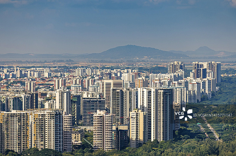 新加坡亚洲城市天际线公寓和绿色公园图片素材