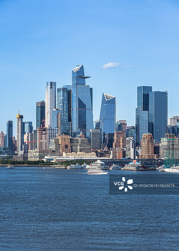 从霍博肯观看哈德逊城市广场和曼哈顿西区的阳光景色图片素材