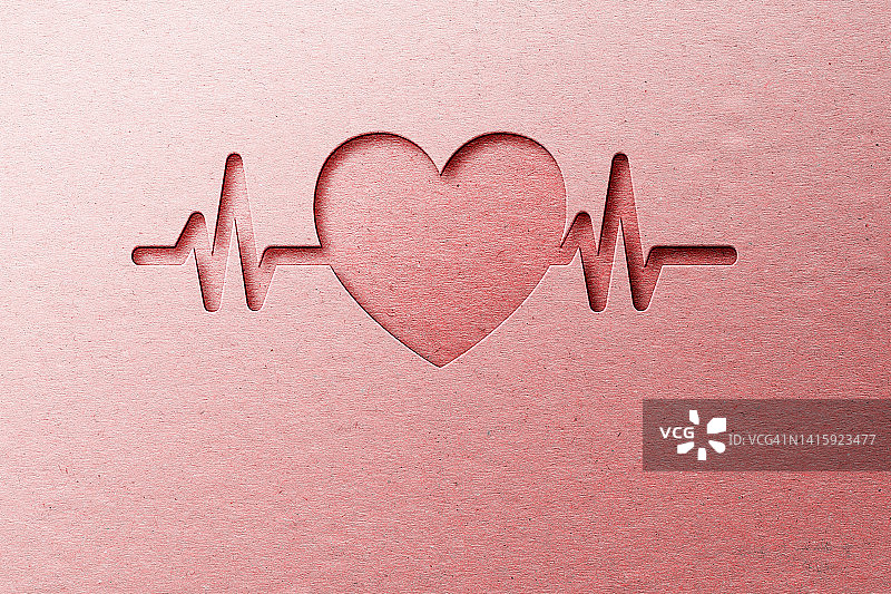 剪纸风格的红色纸质心形和心电图图片素材