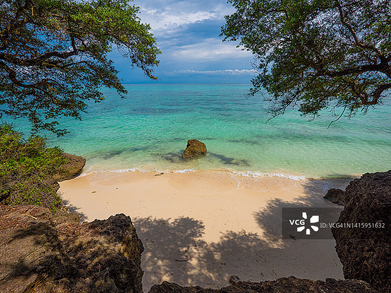 菲律宾宿务圣达菲班塔延岛，米沙鄢海附近遗址和潜水悬崖图片素材