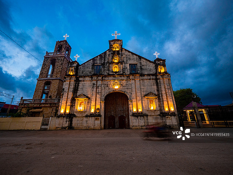 菲律宾班塔延岛的圣彼得和圣保罗教堂图片素材