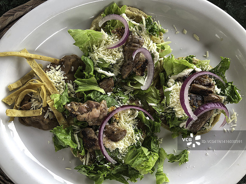 墨西哥索佩饼和豆类早餐图片素材