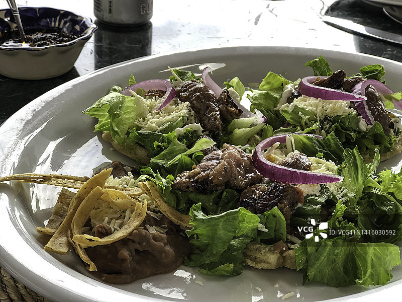 墨西哥索佩饼和豆类早餐图片素材