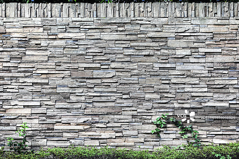 覆盖着石瓦的挡土墙图片素材
