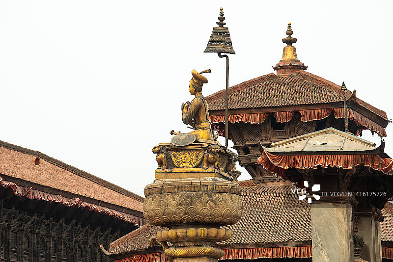 尼泊尔拉利特普尔杜巴广场的古代雕像图片素材