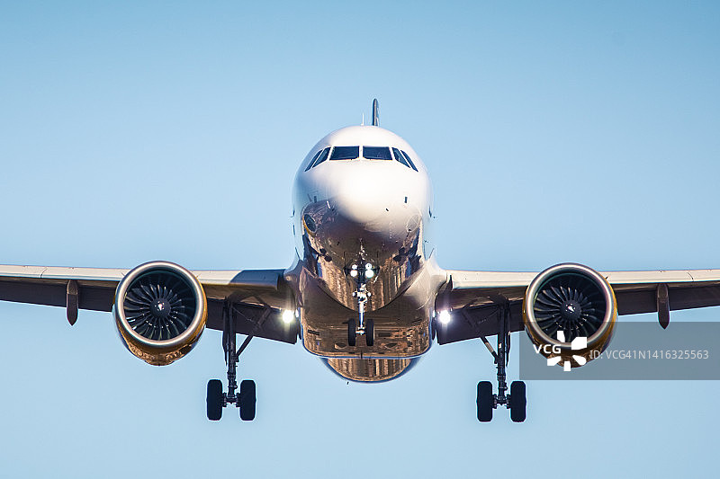 飞机飞行图片素材