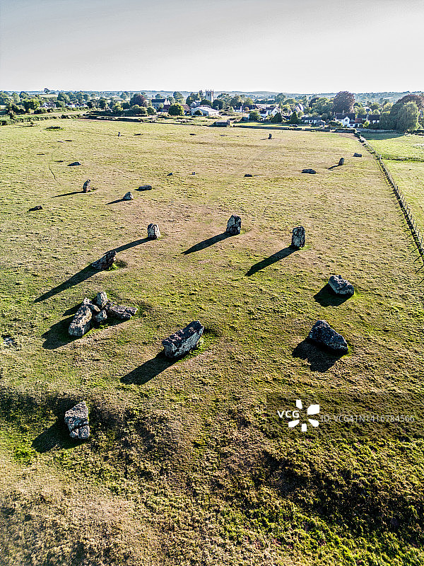 萨默塞特郡斯坦顿德鲁石圈的几何形状（无人机视角）图片素材