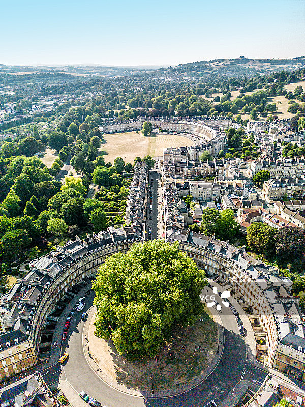 高角度视角的巴斯市和圆形广场图片素材