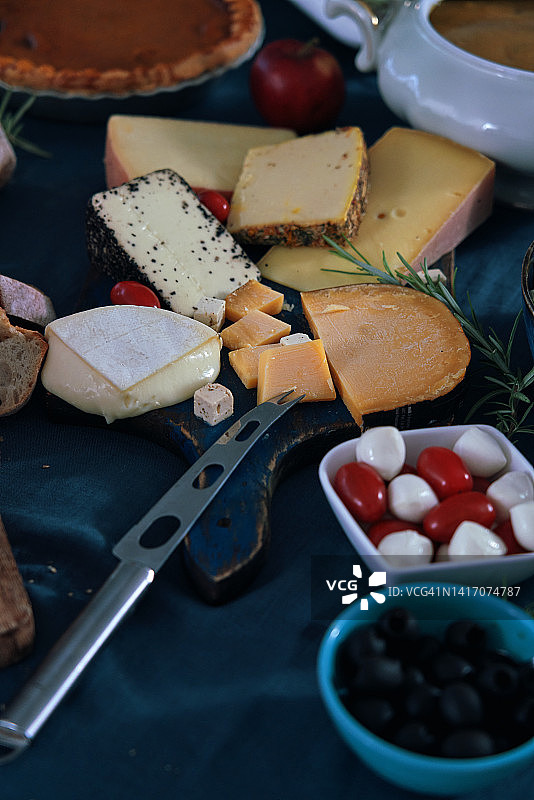 多种芝士：卡芒贝尔、格鲁耶尔、法式、马苏里拉图片素材