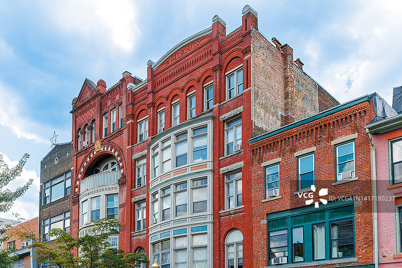 市中心街区的砖砌住宅图片素材