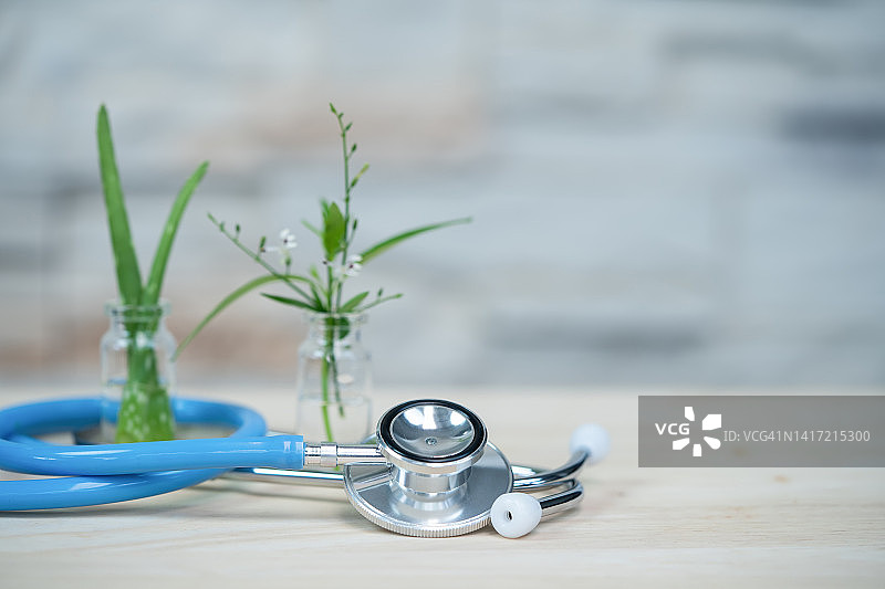 穿心莲与听诊器图片素材