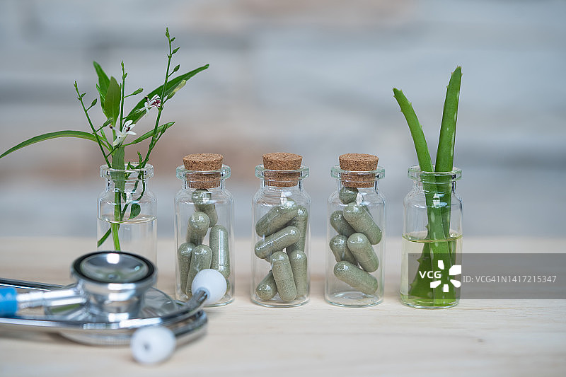 穿心莲与听诊器图片素材