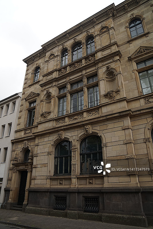 装饰的克雷费尔德市政厅立面特写，德国图片素材