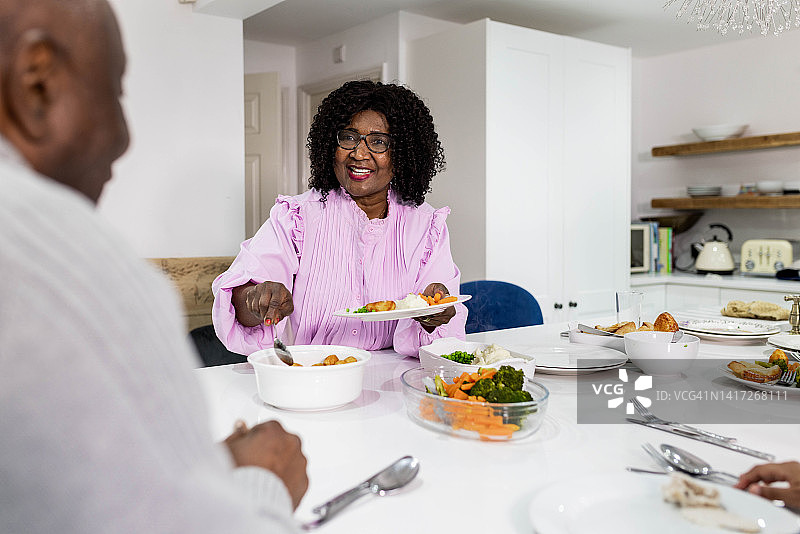 烤肉晚餐图片素材