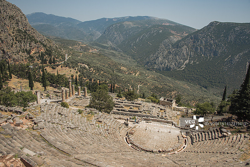 希腊德尔斐古希腊剧场高角度景观图片素材
