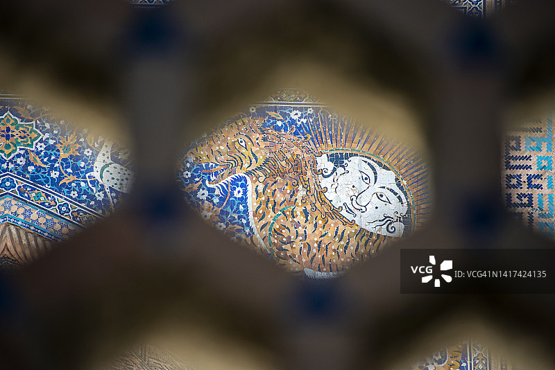 撒马尔罕列吉斯坦广场的 शेर-Дор 伊斯兰教学校图片素材