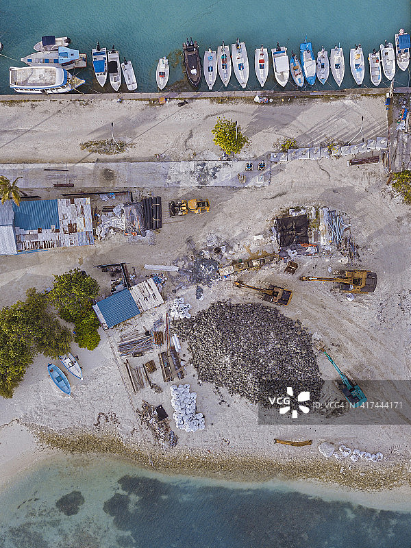 马尔代夫卡夫环礁航拍小型建筑工地图片素材