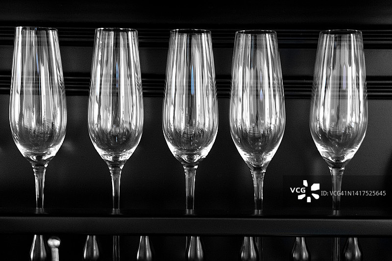 一排葡萄酒杯图片素材