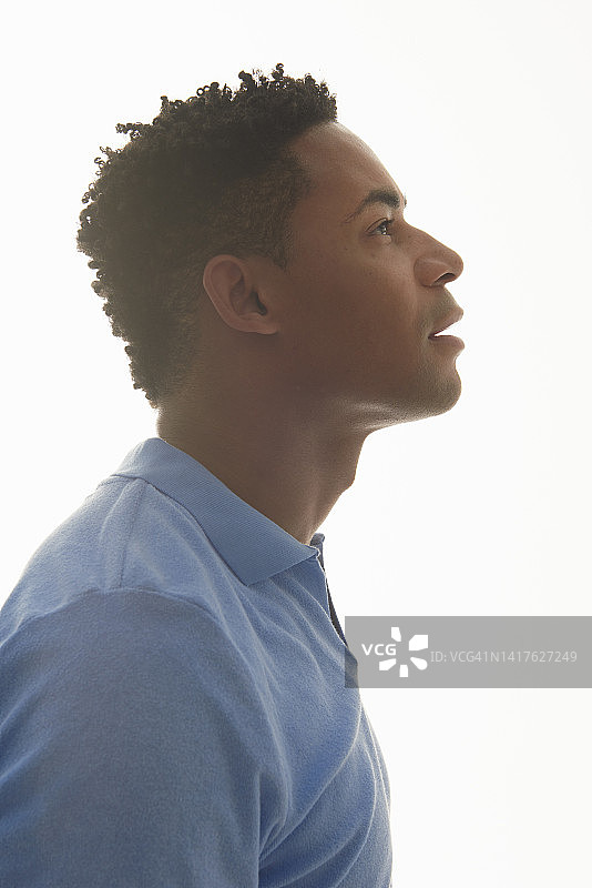 沉思的男人肖像图片素材