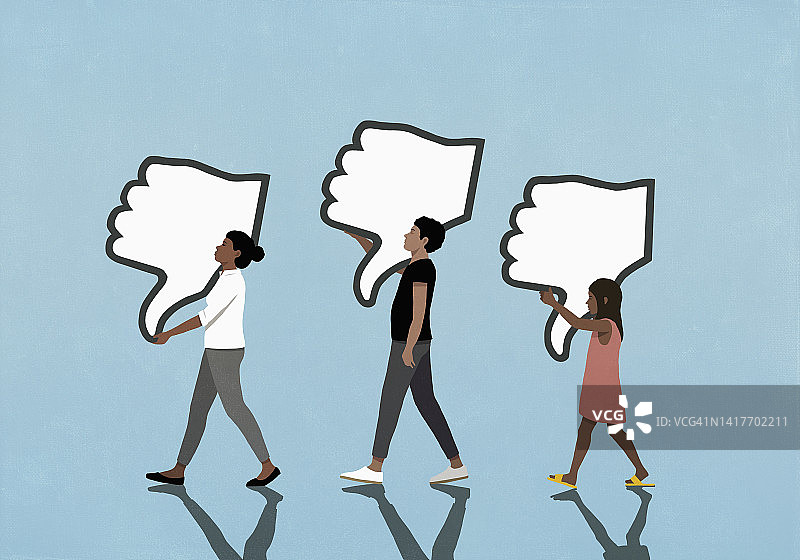 人们在蓝色背景上举着社交媒体的“不喜欢”按钮图片素材