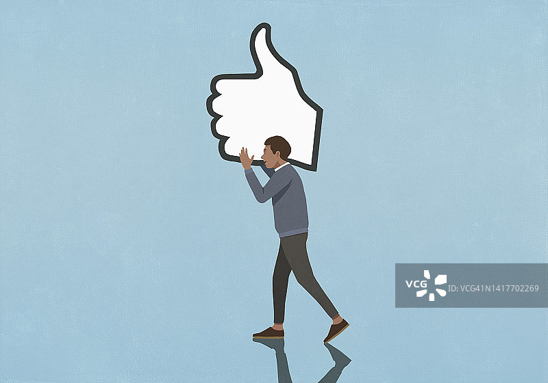 扛着社交媒体点赞按钮的男人图片素材