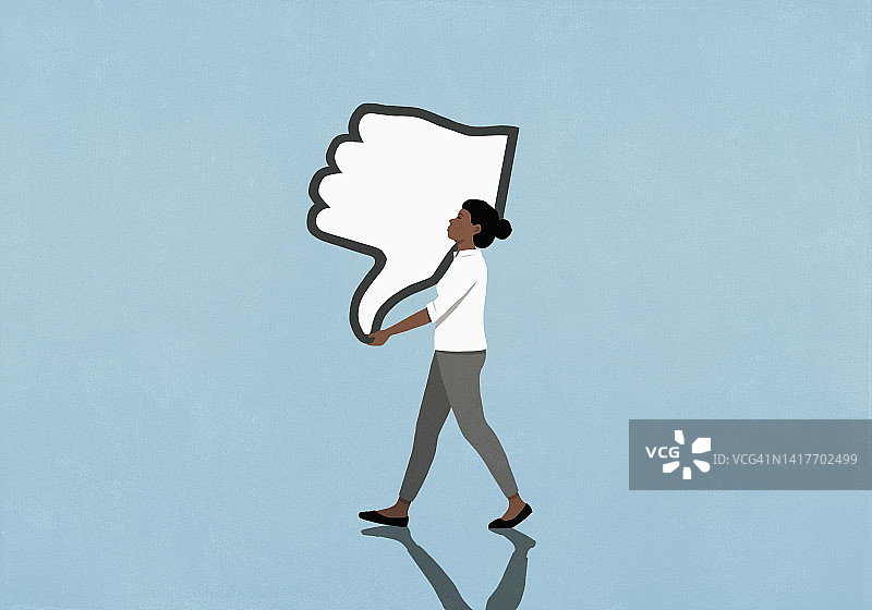 carrying social media dislike button on blue background图片素材