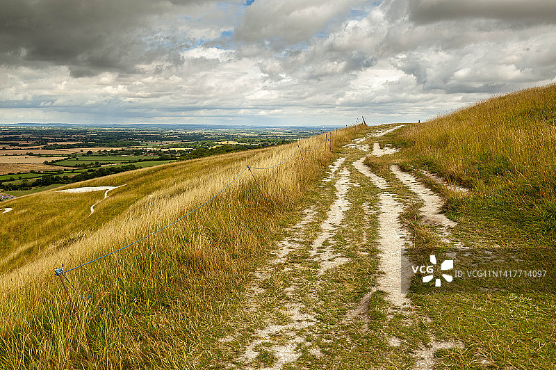 英国牛津郡Uffington的White Horse Hill小路图片素材