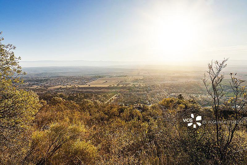 日落时分的村庄俯视图图片素材