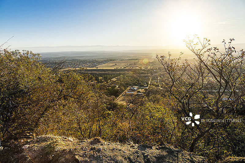 日落时分的村庄俯视图图片素材