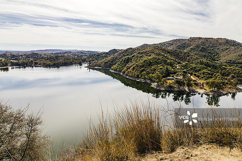 阿根廷科尔多瓦的洛斯莫利诺斯湖图片素材