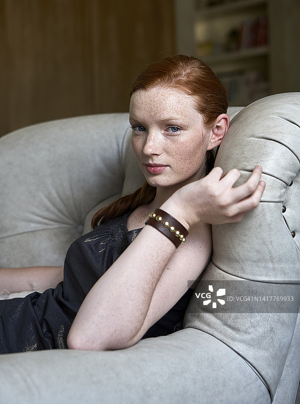 美丽的红发女人肖像图片素材