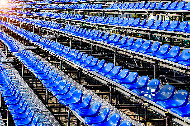 户外足球场空座位排布图片素材