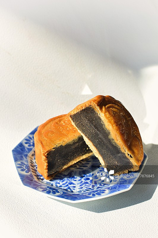 黑芝麻月饼图片素材