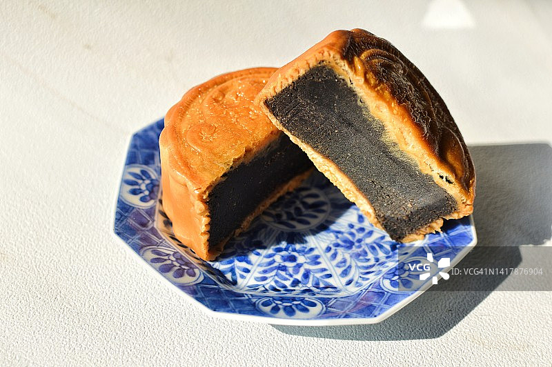 黑芝麻月饼图片素材