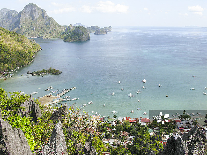 从爱妮岛眺望喀斯特悬崖图片素材