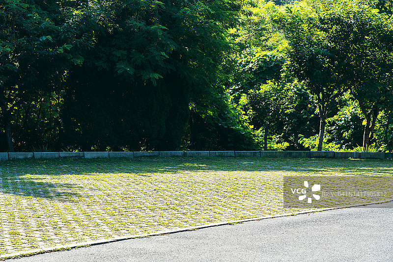 空荡荡的停车场图片素材