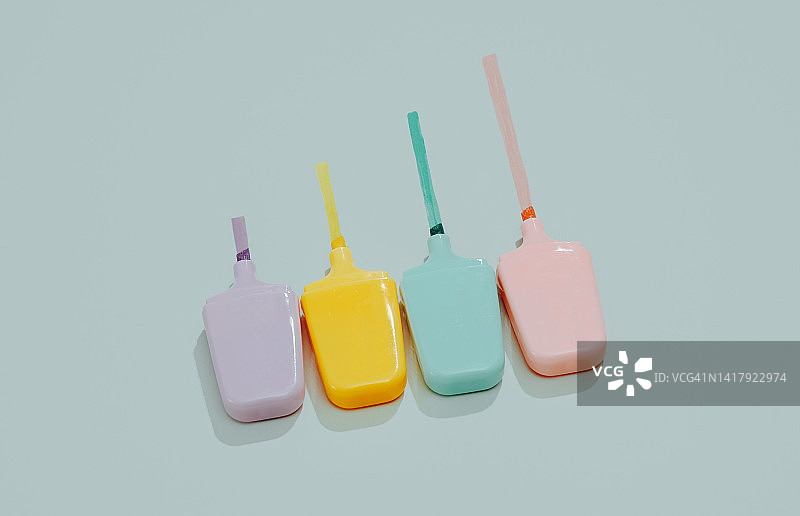 不同颜色的成比例马克笔图片素材