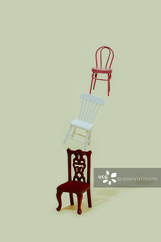 平衡的椅子图片素材