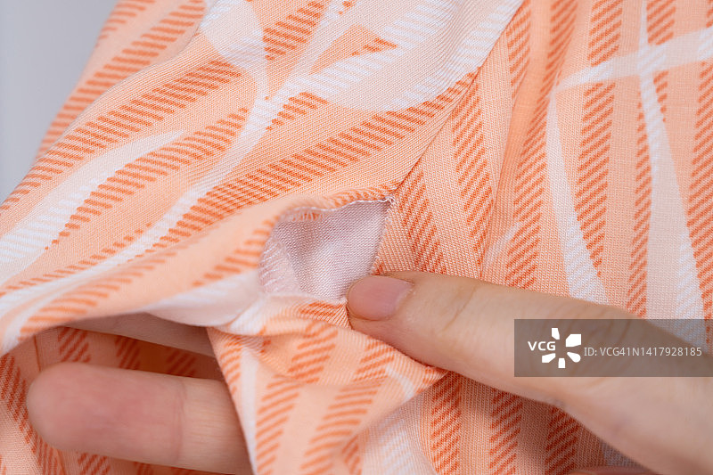 撕裂的布料图片素材