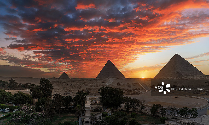 埃及吉萨金字塔日落图片素材