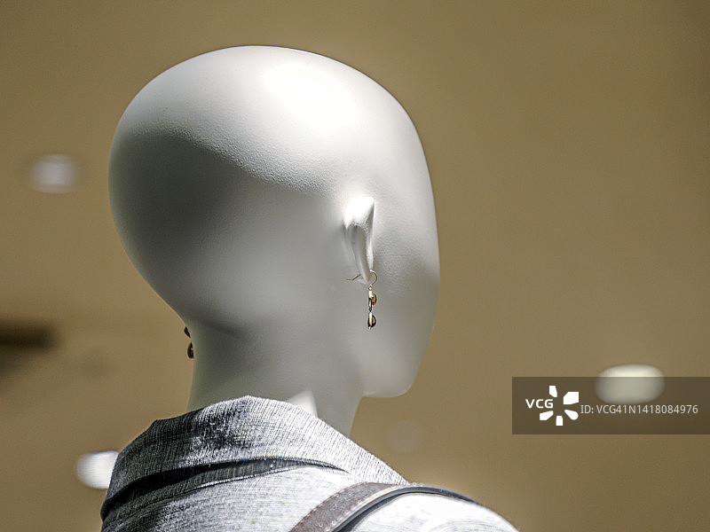类似人体模型的女人头，后视图图片素材