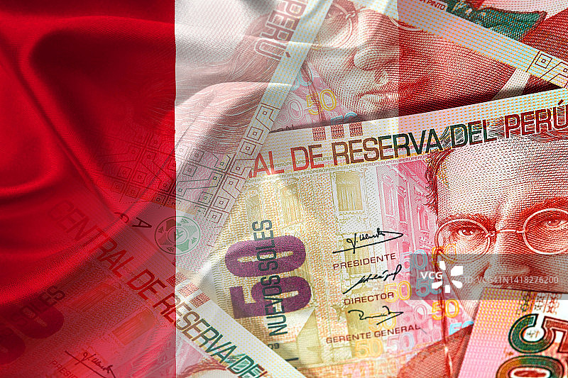 秘鲁索尔现金钞票和秘鲁国旗图片素材