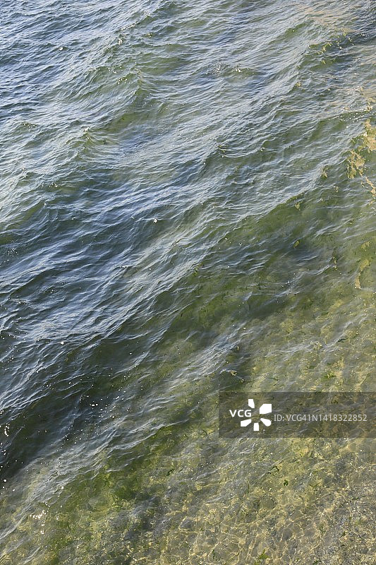 伊利湖的清澈湖水图片素材