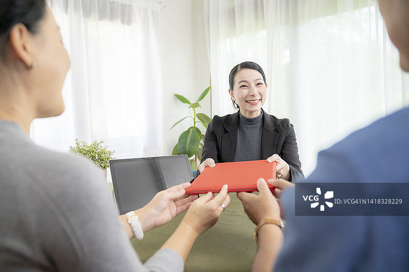 居家人寿保险咨询图片素材